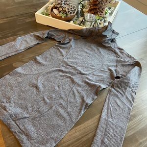 Lululemon Run Swiftly turtleneck